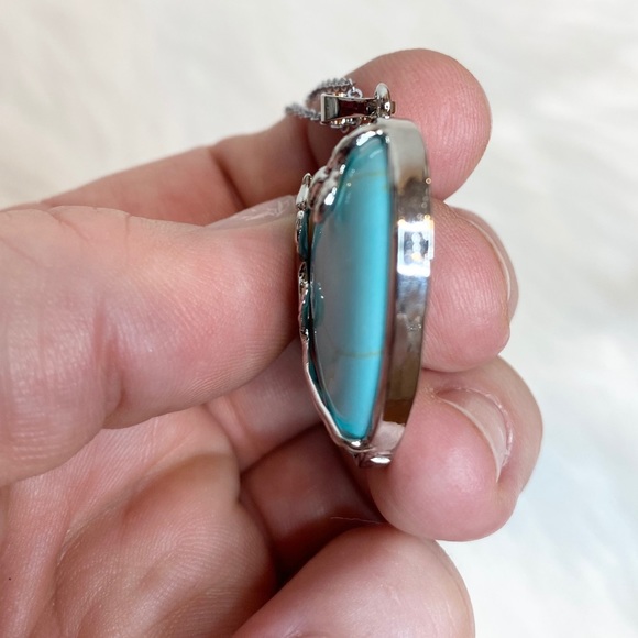 ⭐️SALE⭐️ Turquoise Colored Heart & Rose Stone Necklace 18" ~ Brand New - Picture 8 of 8